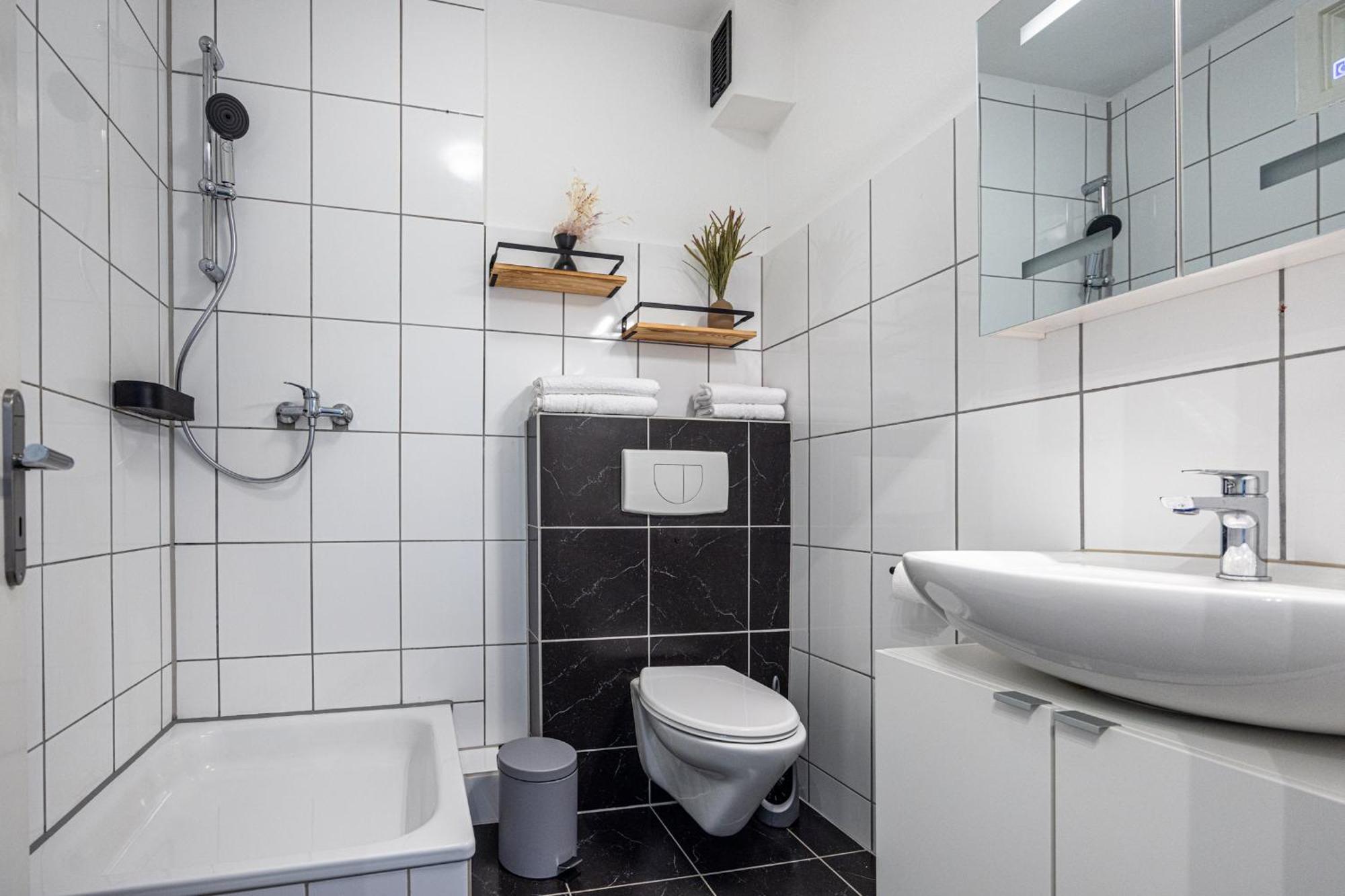 Have-A-Nice-Stay - Nahe Bahnhof Ahrensburg - 20 Minuten Nach Hamburg - Trotzdem Ruhig Gelegen - 6 Minuten Zu Fuss Ins Zentrum Ahrensburg - Modern Eingerichtet Eksteriør billede